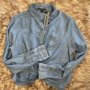 Haute Monde Women’s Long Sleeved Denim Button Up Top  Size (L) New!